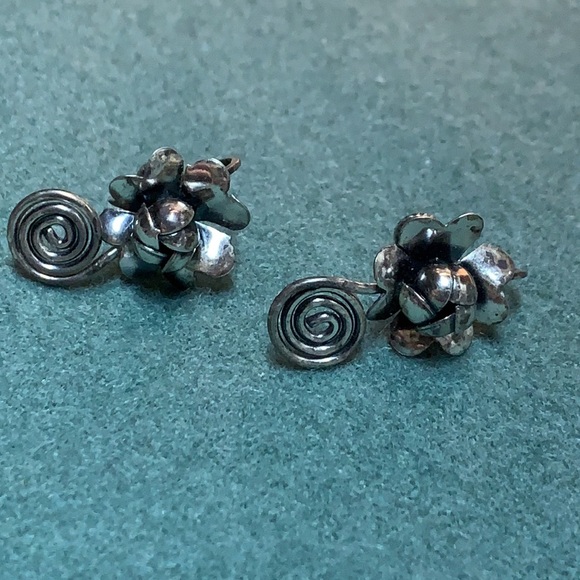 Vintage sterling screw back earrings - Picture 1 of 12